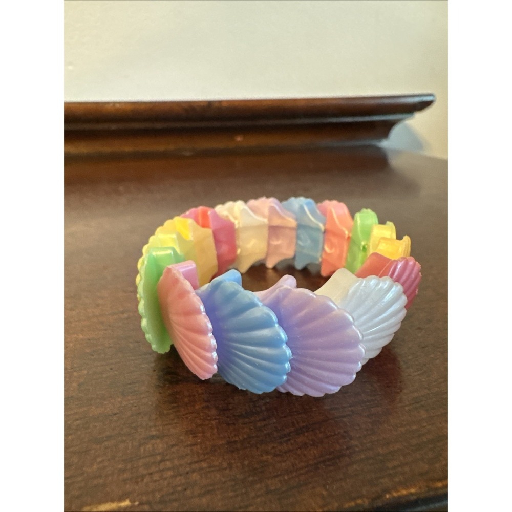 Vintage Plastic Seashell Bracelet Multicolored Shells Elastic Band 1980's/1990's